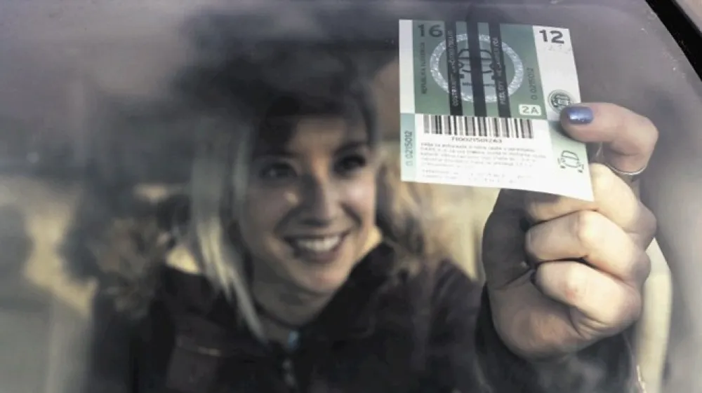 S 1. decembrom 2021 bomo končali &raquo;ponovoletno folkloro praskanja vinjet z vetrobranskih stekel in stopili v korak z digitalizacijo&laquo;, rad napove minister za infrastrukturo Jernej Vrtovec. A njegova smela napoved je izvedljiva le v idealnih okoli&scaron;činah, ki pa jih glede na prakso iz preteklosti ni pričakovati.