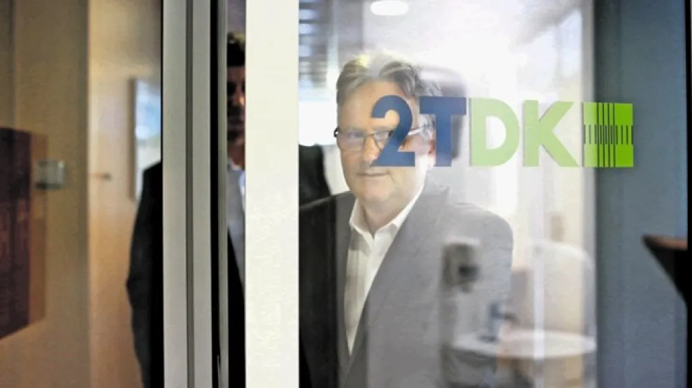 Vse glasnej&scaron;e so govorice, da bo predvidoma v prihodnjih  dneh vlada zamenjala  nadzornike v družbi 2TDK. To je verjetno uvod v zamenjavo uprave 2TDK s predsednikom Du&scaron;anom Zorkom na čelu, ki naj bi sledila zamenjavi nadzornega sveta.