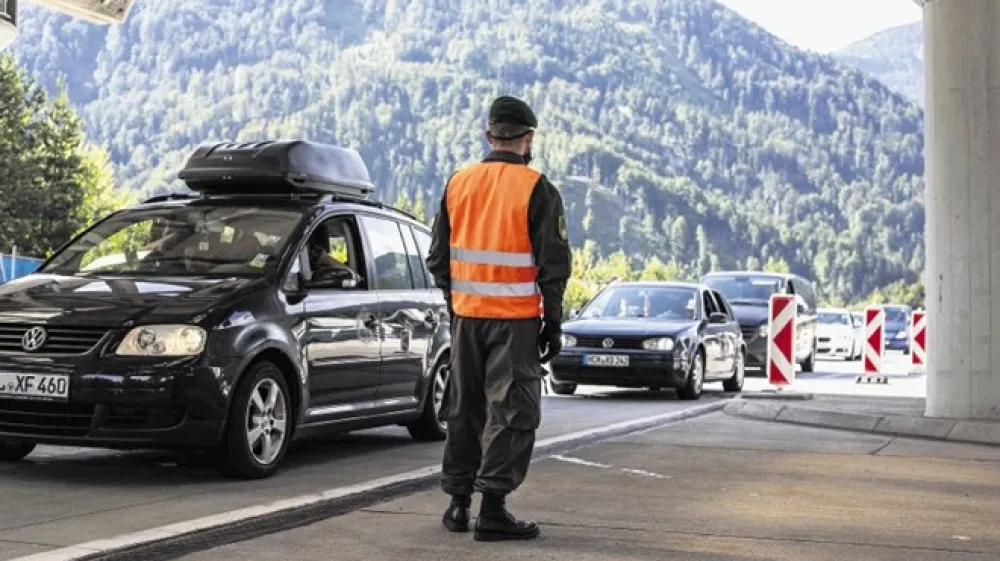 Avstrijski vojaki, ki za to nalogo niso oboroženi, so od minulega konca tedna spet stalnica na mejnih prehodih za vstop v Avstrijo iz Slovenije.