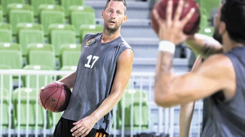 V zadnji sezoni kariere je Sa&scaron;a Zagorac nosil dres Cedevite Olimpije.