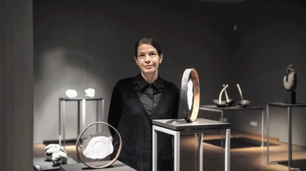 Dr. Zora Žbontar nas je popeljala po Čarobnem botaničnem vrtu, ki je nastal v Keramičnem laboratoriju na Hrva&scaron;kem.