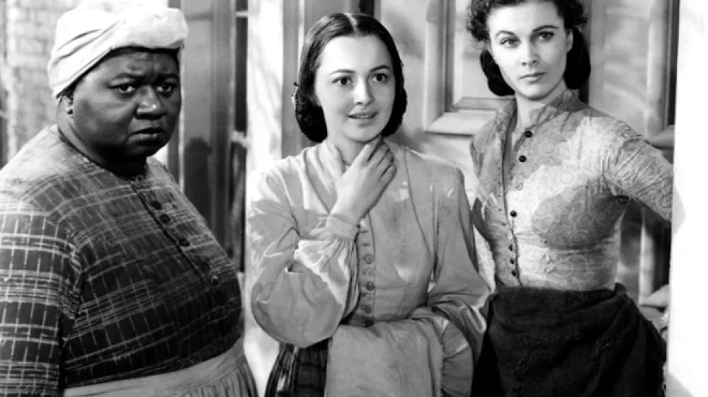 Namesto iskrenega prikaza življenja sužnjev ti v filmu V vrtincu delujejo tako, kot da bi bili zadovoljni s tem, da služijo sposobnim, juna&scaron;kim, dobrim belcem, oziroma kot da črnci belce zaradi svoje lastne nesposobnosti tako rekoč potrebujejo.