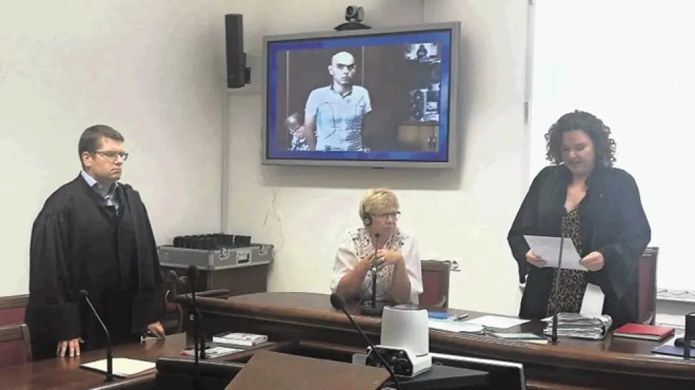 Na ljubljanskem okrožnem sodi&scaron;ču že tri mesece ne deluje eden izmed &scaron;tirih različnih protokolov za povezovanje z drugimi lokacijami, tako da videokonferenčna povezava  z nekaterimi sodi&scaron;či v tujini ni več mogoča.