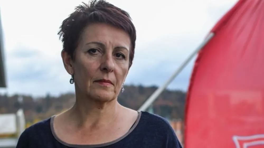 Zakon o dolgotrajni oskrbi potrebujemo nemudoma. "A to ne pomeni, da potrebujemo kakr&scaron;en koli zakon," je na dana&scaron;nji novinarski konferenci v Ljubljani, na kateri so se v ZSSS odzvali na predlog zakona, ki je v javni razpravi, dejala predsednica sindikalne centrale Lidija Jerkič .