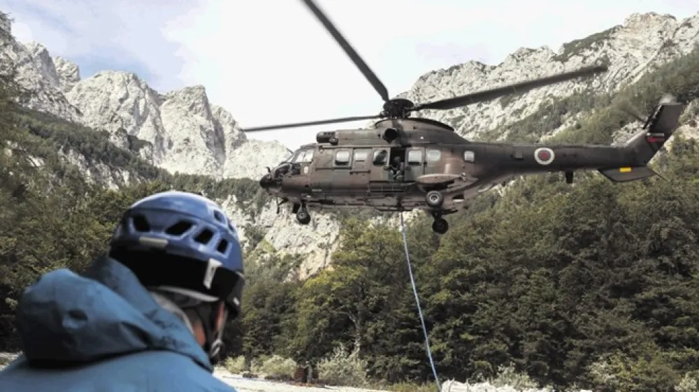 Planinska zveza Slovenije s Slovensko vojsko že nekaj let dobro sodeluje na področju urejanja planinskih poti in pri ekolo&scaron;ki ter energetski sanaciji planinskih koč.