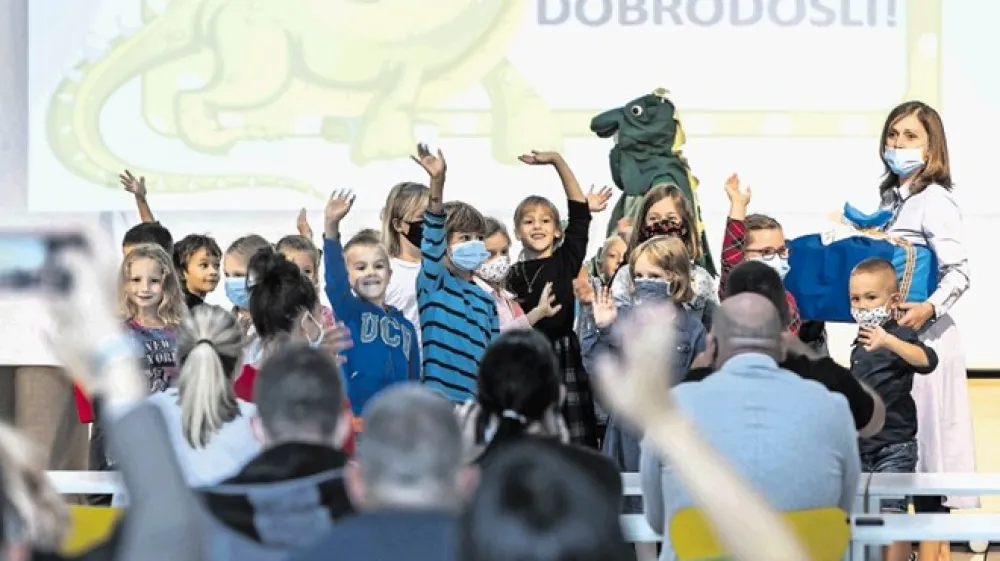 Kljub ukrepom za preprečevanje &scaron;irjenja novega koronavirusa so bili prvo&scaron;olci O&Scaron; Kolezija na včeraj&scaron;nji prvi &scaron;olski dan dobro razpoloženi.