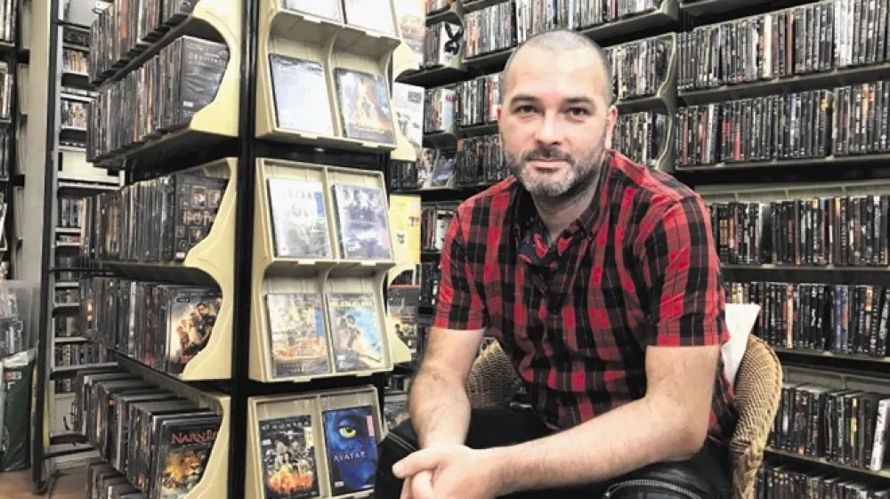 Marko Jantul z videoteko živi že od svojih najstni&scaron;kih let, pred &scaron;tirimi leti pa se je odločil, da se bo zanjo boril tudi v času Netflixa in presnemavanja filmov s spleta.