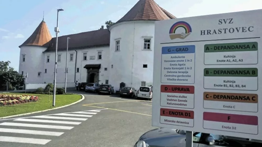 V Hrastovcu imajo dva varovana oddelka za največ 24 ljudi. Na enem imajo &scaron;est dodatnih stanovalcev, ki spijo na kavču, na drugem pa &scaron;e &scaron;tiri.