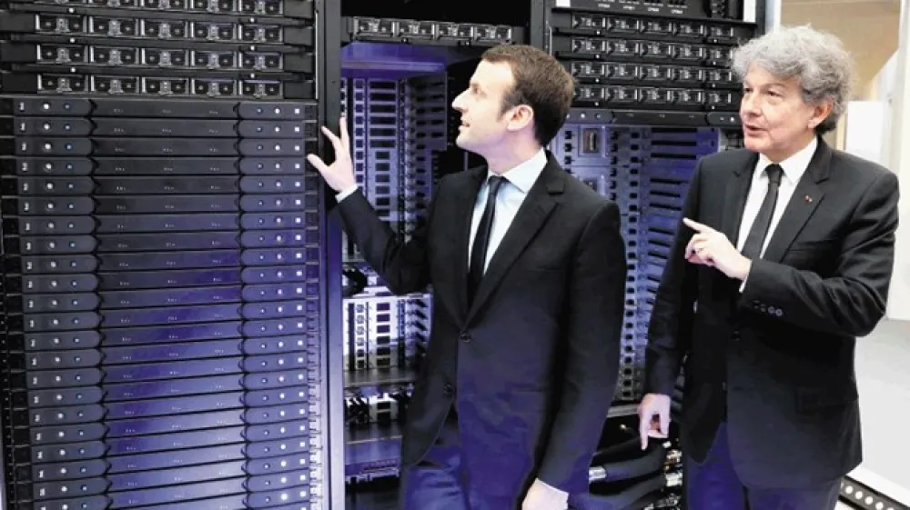 Komisar za notranji trg Thierry Breton je že pred leti &scaron;e v svoji funkciji predsednika uprave francoskega tehnolo&scaron;kega giganta Atosa s ponosom razkazoval superračunalnik predsedniku države Emmanuelu Macronu. Izdelava novih superračunalnikov ostaja eden izmed prednostnih ciljev Evropske unije.