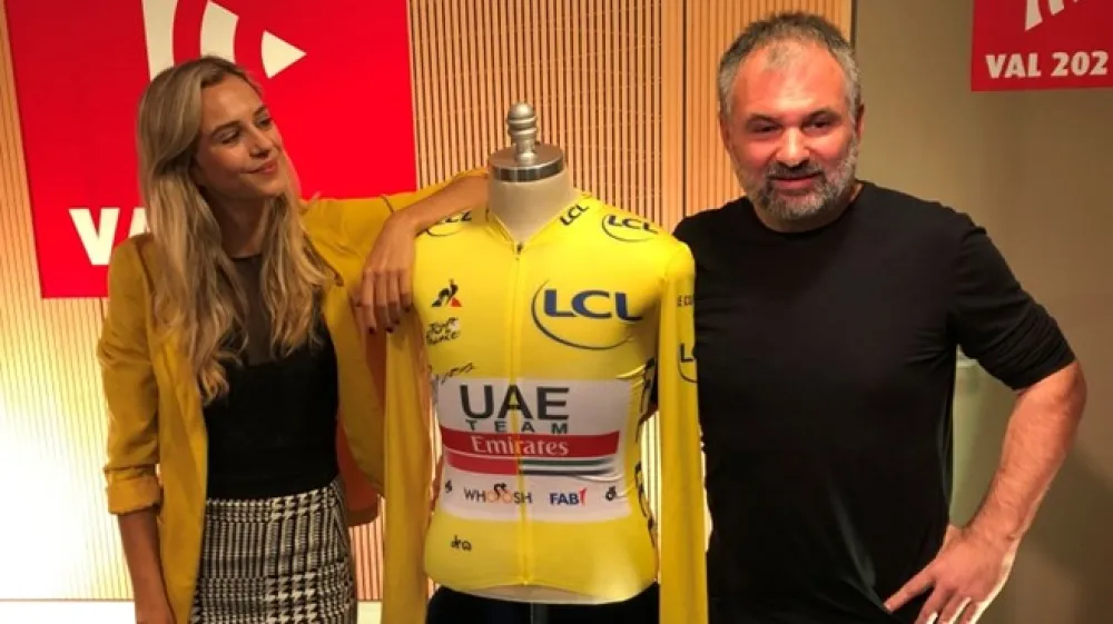 Voditelja Ur&scaron;ula Zaletelj in Ale&scaron; Smrekar