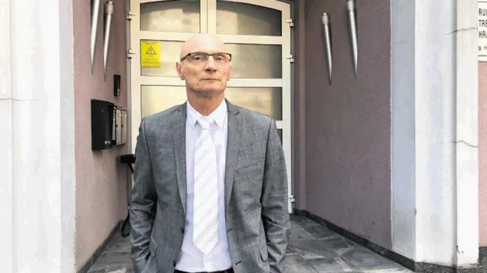 Janez Žlak, ki s 7. oktobrom prevzema vodenje SDH, je bil doslej zaposlen v Petrolu, hkrati pa je tudi likvidacijski upravitelj Rudnika Trbovlje - Hrastnik.