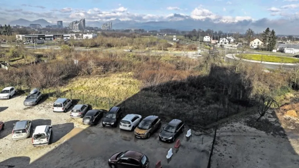 Diagnostični center Bled namerava na zemlji&scaron;ču med Kranjčevo ulico, &Scaron;tajersko cesto in Univerzitetnim rehabilitacijskim in&scaron;titutom Soča  graditi bolni&scaron;nico.