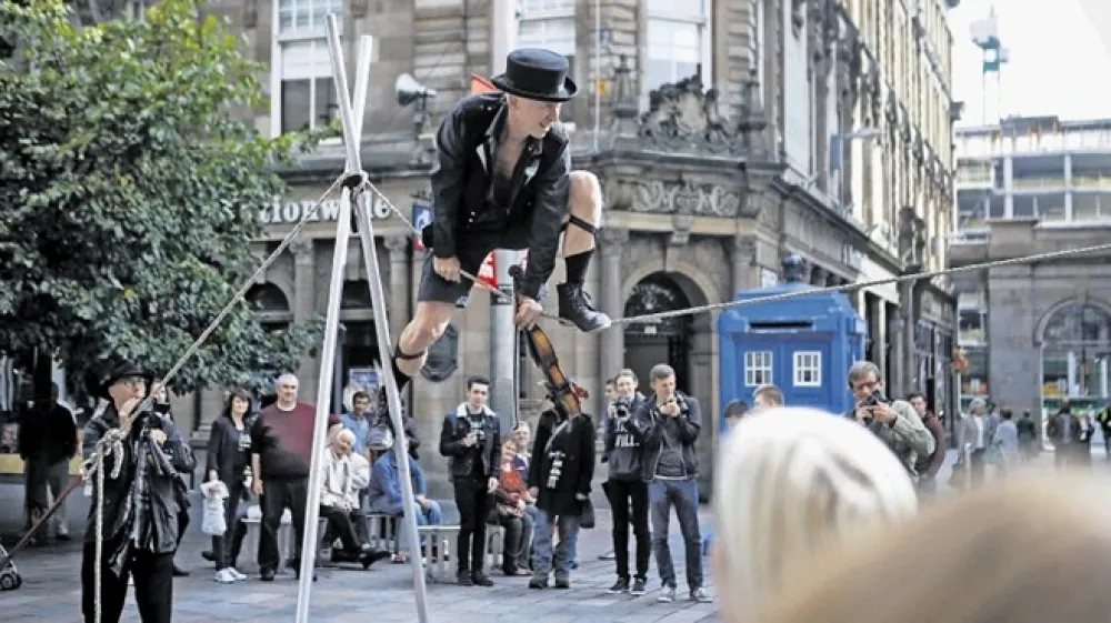 Kako naj ravnotežje lovijo prevajalci?