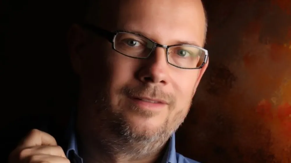 Dr. Gregor Žvelc, klinični psiholog in psihoterapevt &raquo;Koronavirusa in novic v povezavi z njim ne moremo nadzorovati, zato je pomembno, da informacije  spremljamo z zdravo mero, da ne bi postali z boleznijo preobremenjeni.&laquo; (Foto: osebni arhiv)