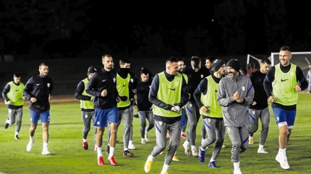 Slovenska reprezentanca se v &Scaron;i&scaron;ki pripravlja na paket treh novembrskih tekem. Jutri zvečer bo v Stožicah gostoval Azerbajdžan.