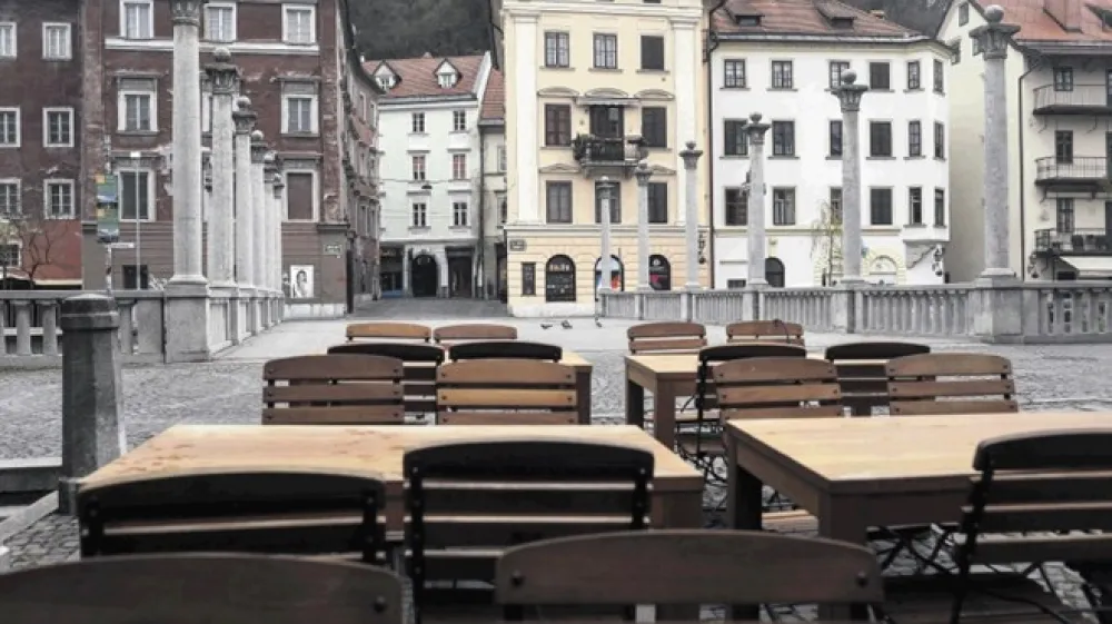 Z oprostitvijo plačila uporabnine za gostinske vrtove na javnih povr&scaron;inah v spomladanskem in jesenskem valu epidemije se bo v mestno blagajno nateklo za vsaj pol milijona evrov manj prihodkov.