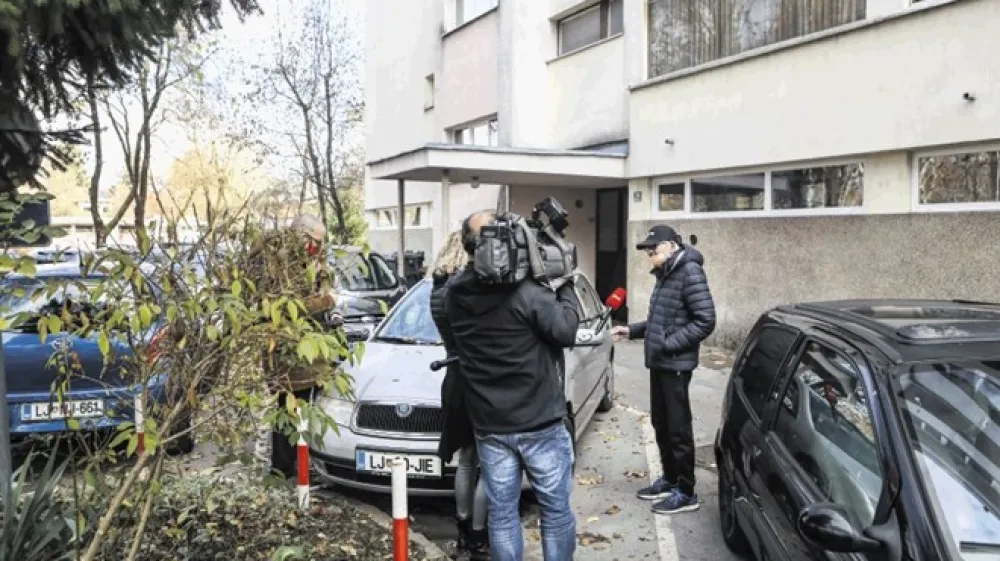 Sosedje so sicer slutili, da je v stanovanju za stalno spuščenimi roletami lahko kaj narobe, a tak razplet jih je vseeno šokiral.