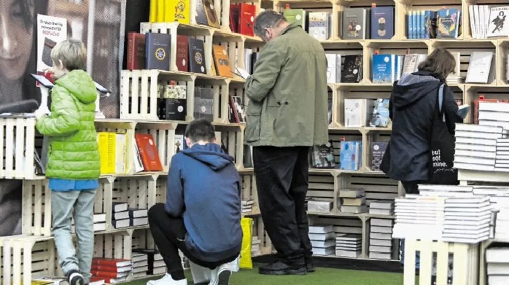 Kako so se z novimi okoli&scaron;činami, tako  drugačnimi  od prej&scaron;njih, spopadali slovenski založniki?