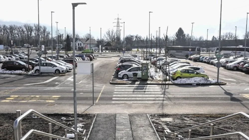 Ljubljanska občina namerava s spremembo odloka o urejanju prometa uvesti možnost plačljivega večdnevnega parkiranja na parkiri&scaron;čih tipa P+R.