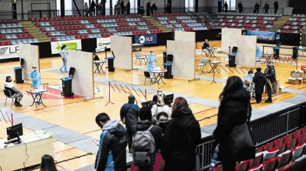 &Scaron;portna dvorana Kodeljevo gosti ekipe Zdravstvenega doma Ljubljana, ki izvajajo hitre teste.