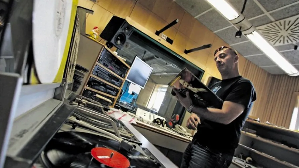 Lani je R&Scaron;  od &Scaron;OU prejel 120.000 evrov, kar je najmanj doslej. Finančna podpora se sicer zmanj&scaron;uje že skoraj desetletje; leta 2012 je R&Scaron; iz proračuna &Scaron;OU prejel 230.000 evrov.