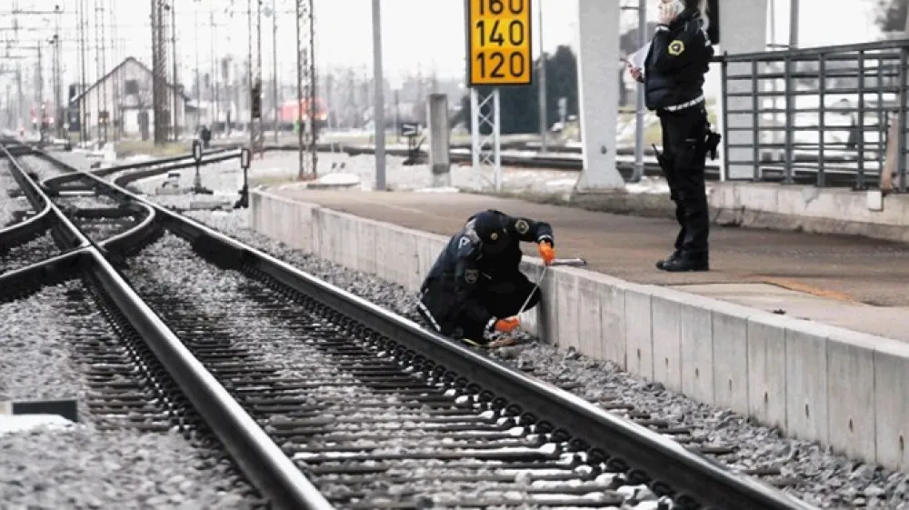 Neuradno policisti ne izključujejo možnosti, da bi šlo v Teznem  lahko tudi za fotografiranje zaradi kakšnega izziva na družbenih omrežjih.
