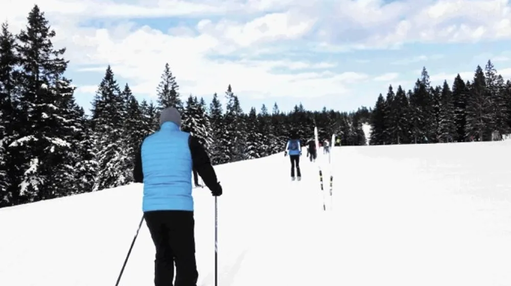 Aktivnost v teka&scaron;kih smučinah je  eno najpriljubljenej&scaron;ih in najvarnej&scaron;ih doživljanj zimske idile.