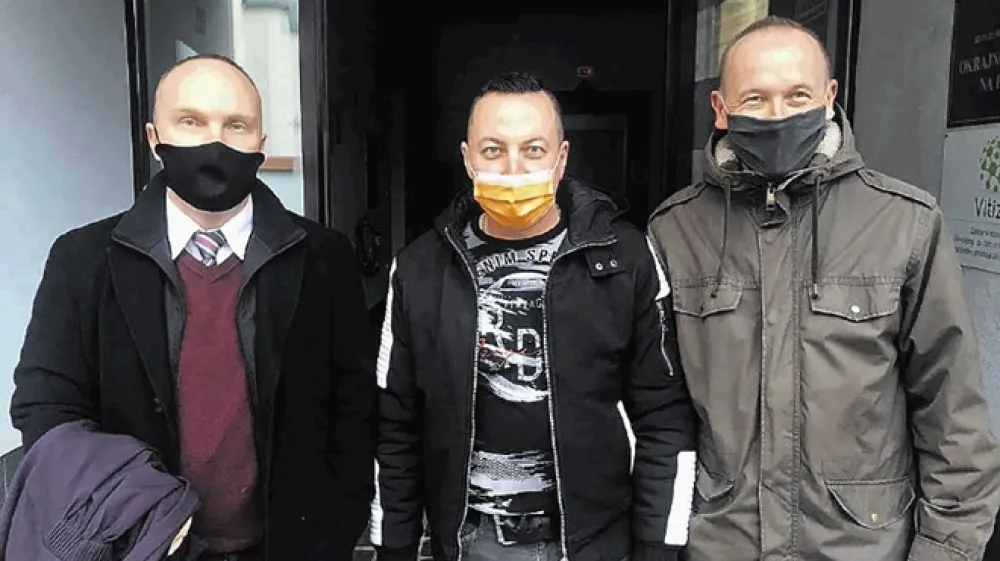 Odvetnik Matjaž &Scaron;aloven (levo), njegova stranka Franc Mikolič in soobtoženi Janez Lipnik računajo na to, da bo oprostilna sodba ptujske sodnice obstala tudi na vi&scaron;jem sodi&scaron;ču v Mariboru.