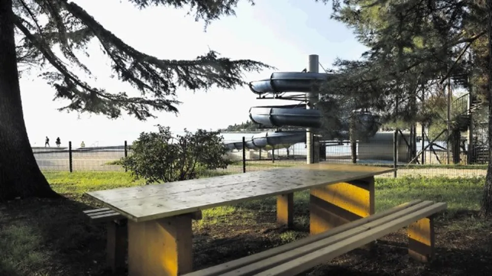 Počitni&scaron;ki dom v &Scaron;padičih je toliko vreden zaradi izjemne lokacije ob morju.