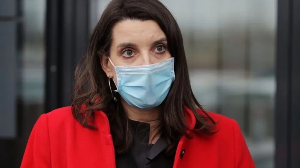 Ministrica za izobraževanje, znanost in &scaron;port Simona Kustec