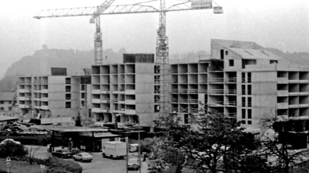 Trnovske bloke so gradili konec sedemdesetih let 20. stoletja.