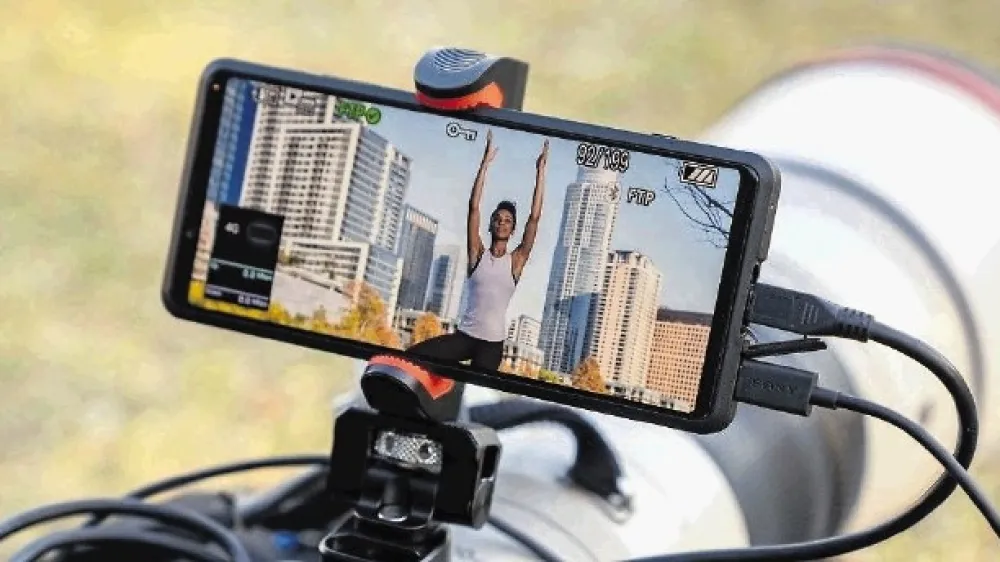 Mobilnik xperia pro omogoča prenos posnetkov s profesionalnih kamer v živo in v ločljivosti 4K prek omrežja 5G.