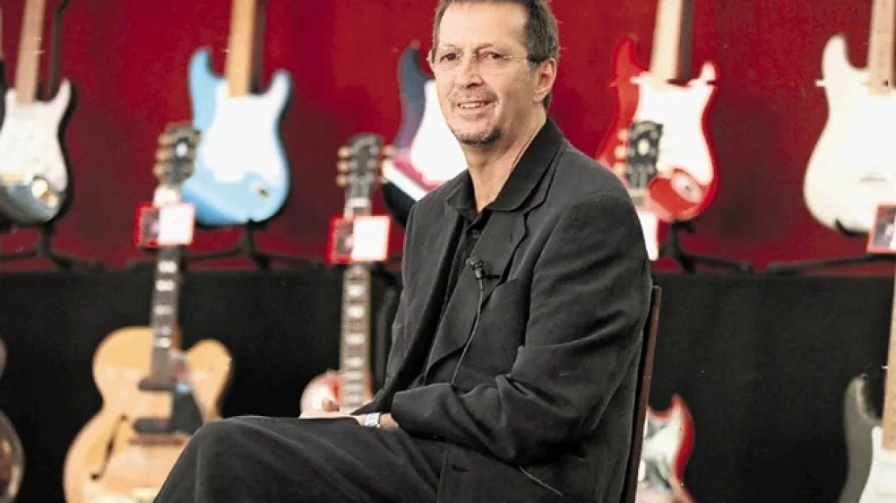 Legendarni roker Eric Clapton ima bogato zbirko več kot 100 kitar. Med njimi je bila tudi Blackie iz leta 1956, ki so jo prodali za 959.500 dolarjev, denar pa je podaril v dobrodelne namene.