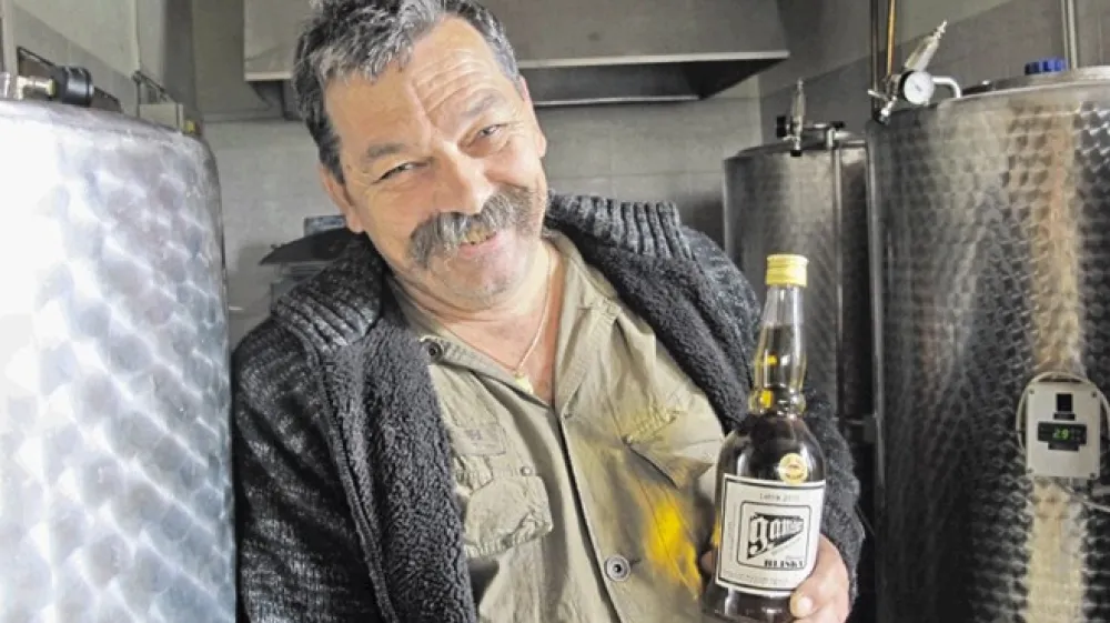 Blisky, ki ga je  leta 2003 destiliral Miha Primožič (na fotografiji), velja za prvi primerek slovenskega viskija.