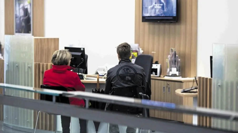 Banke lahko dodaten odlog plačila posojilnih obveznosti omogočijo   le v primeru, če se&scaron;tevek starega in novega odloga ni dalj&scaron;i od devetih mesecev.