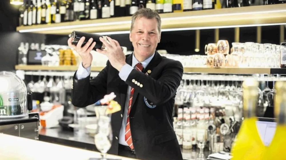 Trend je,  da imajo moderne pijače nežnej&scaron;o du&scaron;o in da so odpravljeni stranski učinki ter okusi, da so uravnotežene in pivcu prijaznej&scaron;e, pravi barman Andrej Ogrin.