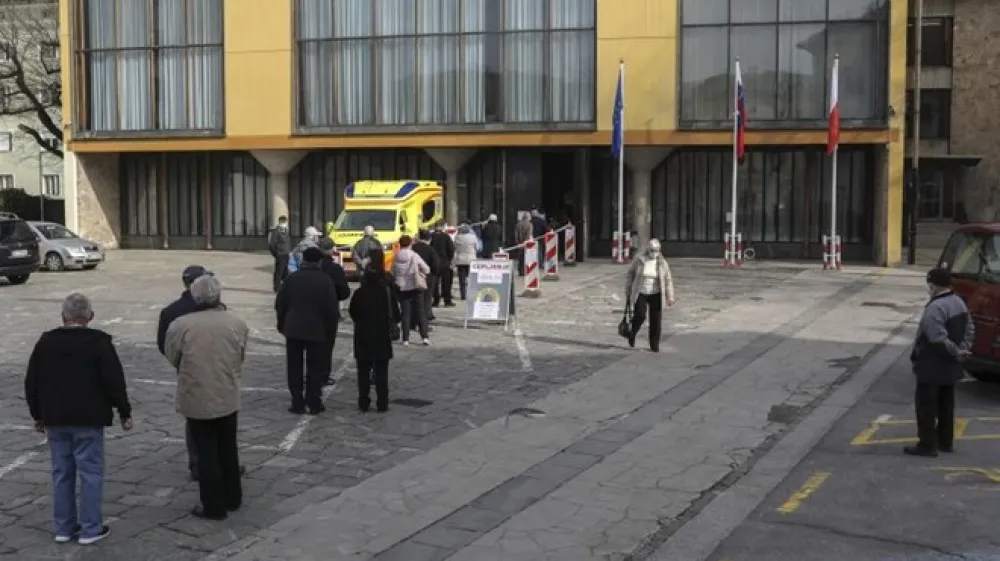 Vlada se je na dana&scaron;nji seji odločila, da razglasitev epidemije podalj&scaron;a &scaron;e za 30 dni. Podalj&scaron;anje velja od 18. marca.