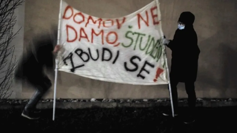 Nara&scaron;čanje nezadovoljstva med stanovalci &scaron;tudentskih domov je spodbudilo protestno akcijo proti upravi domov.