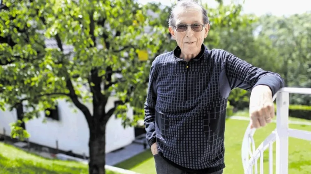 Otmar Klip&scaron;teter, najprej novinar Večera in nato Dnevnika, je imel pred očmi vedno &raquo;malega človeka&laquo;, svoje članke pa je rad začinil s humorjem in ironijo.