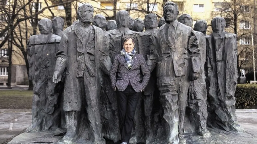 Režiser Janez Jan&scaron;a se seli v Berlin, kjer bo vodja magistrskega  programa solo/dance/authorship na fakulteti za sodobni  ples, koreografijo  in performans  HZT, ki  je del Berlinske umetnostne univerze.