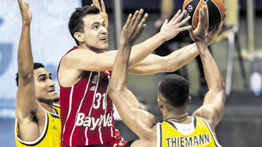 Bayern slovenskega ko&scaron;arkarja Žana Marka &Scaron;i&scaron;ka (z žogo) je eno najprijetnej&scaron;ih presenečenj rednega dela evrolige.