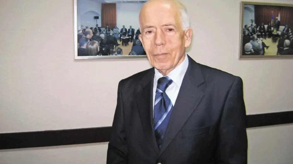 Muradifa Ćato Nemci  uvr&scaron;čajo med največje umetnike graviranja v steklo. Kljub  bogastvu, ki ga je zaslužil z  delom, &scaron;e danes živi v najemni&scaron;kem stanovanju in z denarjem  raje pomaga ljudem v svoji domovini.