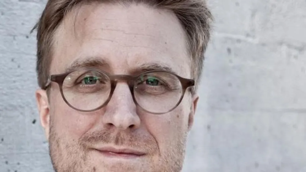 Carl Gierstorfer je na intenzivnem oddelku bolni&scaron;nice Charit&eacute; s kamero tri mesece spremljal, kako se z boleznijo borijo zdravniki, medicinsko osebje in oboleli.