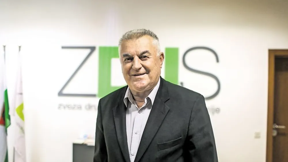 Predsednik ZDUS Janez Su&scaron;nik  hvali program SDS. Foto: Bojan Velikonja