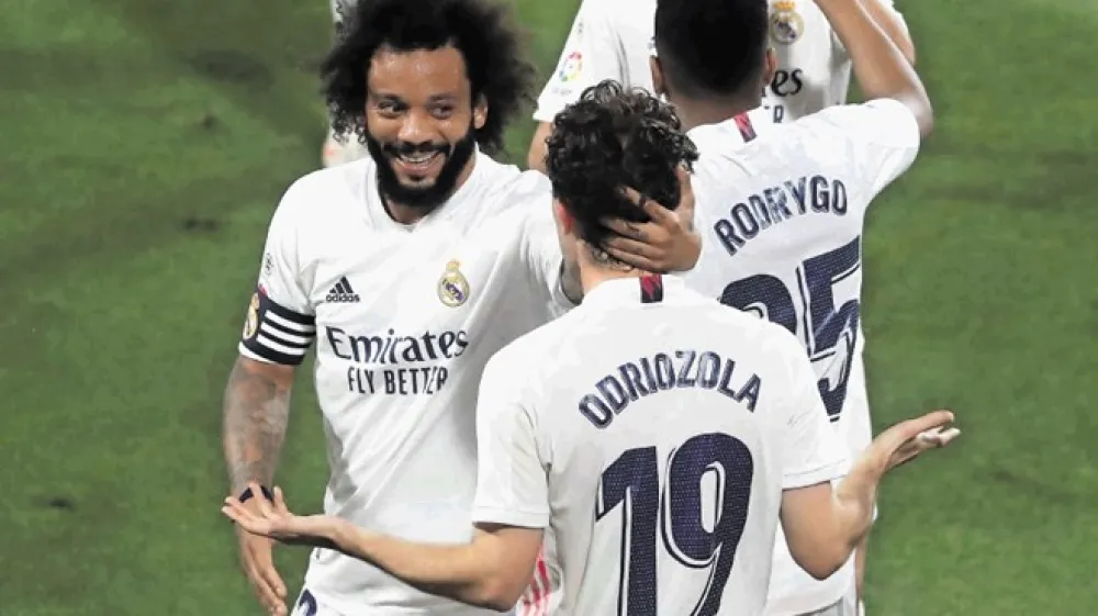 Nogometa&scaron;i Reala Madrida si želijo danes v Londonu zagotoviti pot v finale lige prvakov.