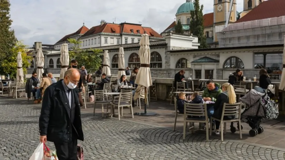 Čeprav je Slovenija pri&scaron;la v rumeno fazo, pa &scaron;e naprej ostajajo vsi pogoji za podalj&scaron;anje epidemije.