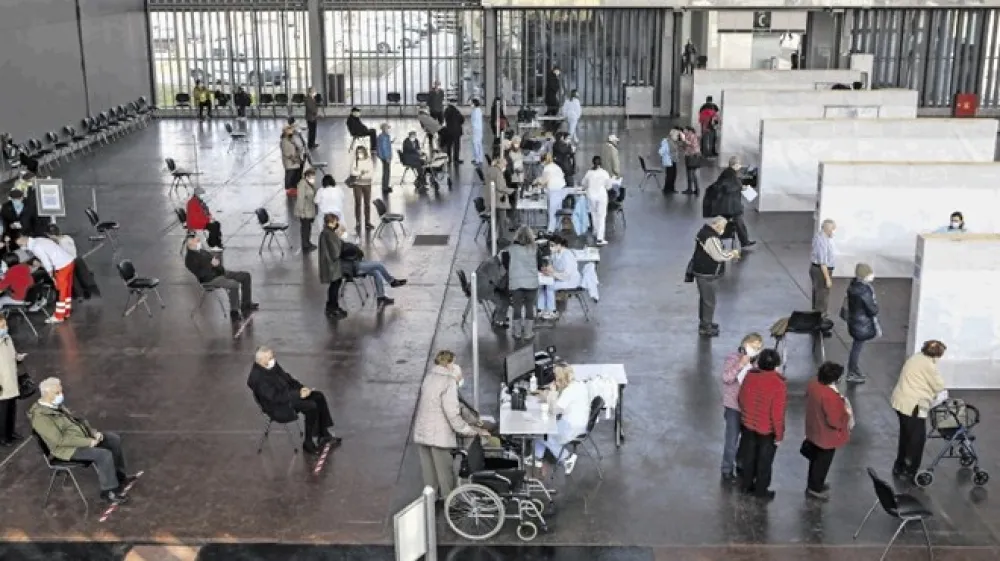 Vsa razpoložljiva cepiva so učinkovita in varna, razlike med njimi pa so minimalne. Katero je za posameznika bolj&scaron;a izbira, je odvisno tudi od njegovih interesov.