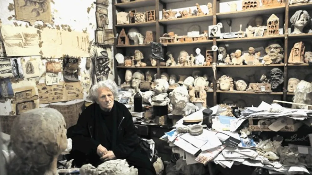 Umetnik Mirsad Begić ima v kleti Nem&scaron;ke hi&scaron;e že 40 let 38 kvadratnih metrov velik atelje.