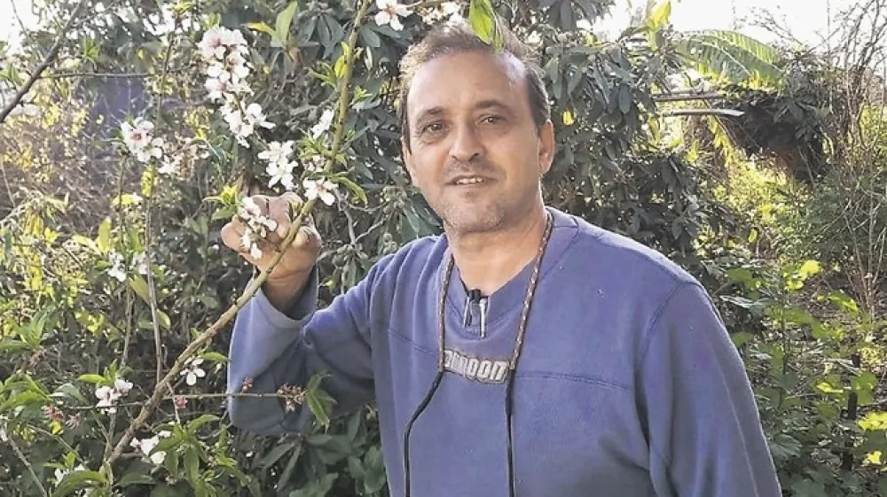 Yigal Yehoshua, ki je verjel v mirno sobivanje Judov in Arabcev v Izraelu, je umrl po tem, ko ga je med protesti arabskega dela prebivalstva  v glavo zadel zidak. Ker pa je želel, da njegove organe donirajo, je eno od njegovih ledvic dobila arabska državljanka Izraela Randa Aweis.