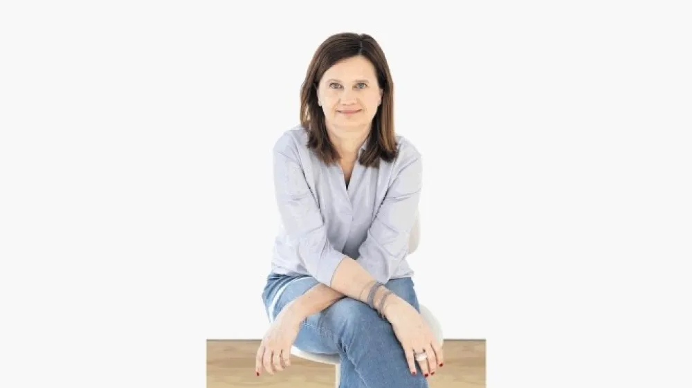 &raquo;Na področju pisateljevanja sem &scaron;e precej sveža, težko bi pisala o nečem, česar ne poznam,&laquo; pravi Mojca &Scaron;irok.